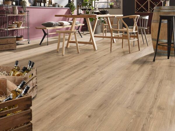 SUITE PLANK LUXOR OAK GOLD LAMINATE FLOORING AC5